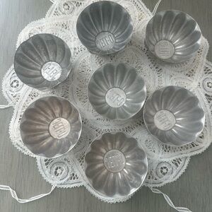 Vintage Aluminum JELL-O
Individual Fluted Jello Molds
Baking Tins Set Of 7